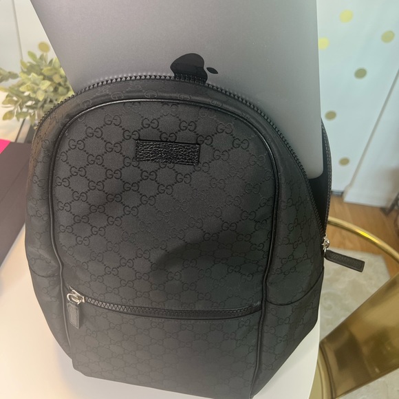 𝐍𝐄𝐖 Gucci Nylon backpack🎒perfect for back to school!! - Picture 4 of 5
